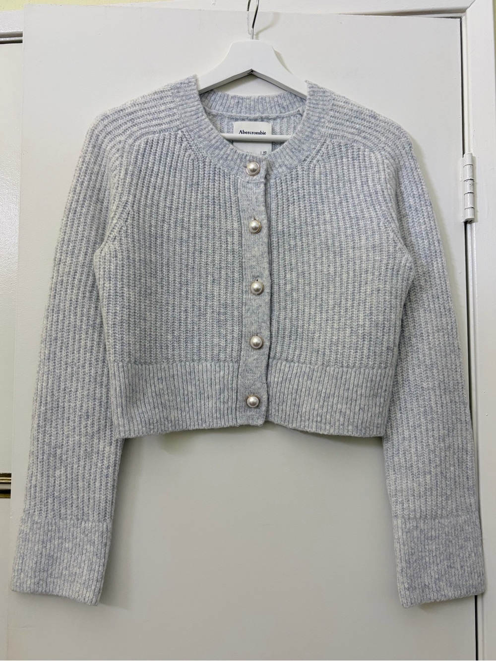 Abercrombie Crew Pearl Button Cardigan XS Gray Cropped Knit Coquette Sweater - Picture 2 of 7